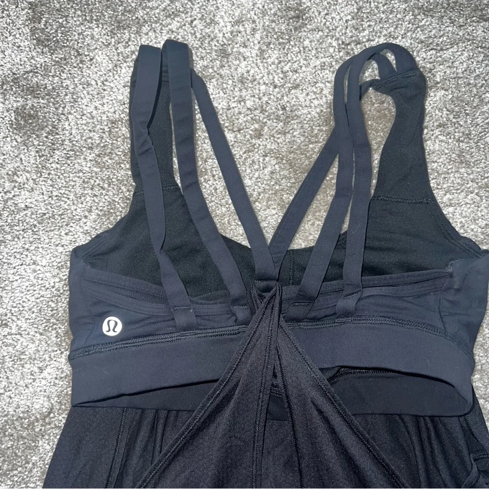 Lululemon top with bra - Picture 2 of 6